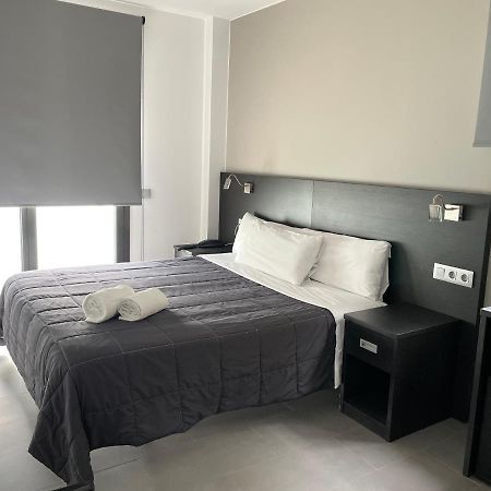 6 Bis Hotel カステルデフェルス エクステリア 写真